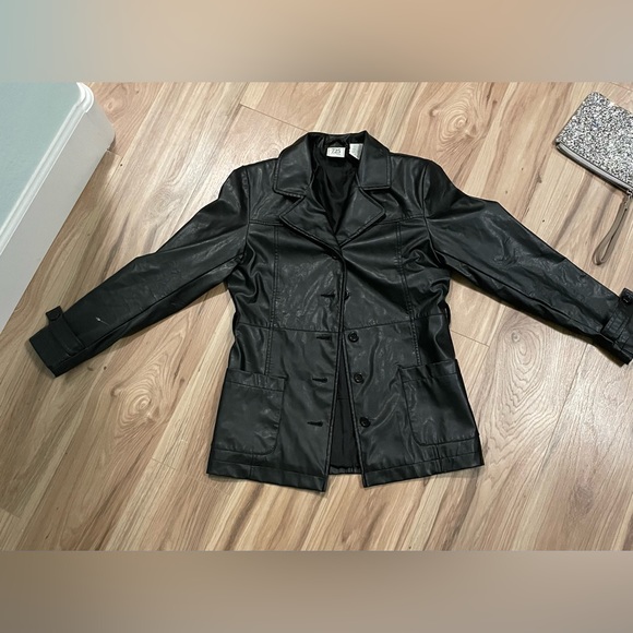 725 original leather faux  jacket that is perfect for fall and any formal event - Picture 2 of 2
